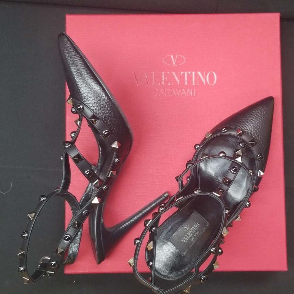 Valentino - Picture 2 of 5